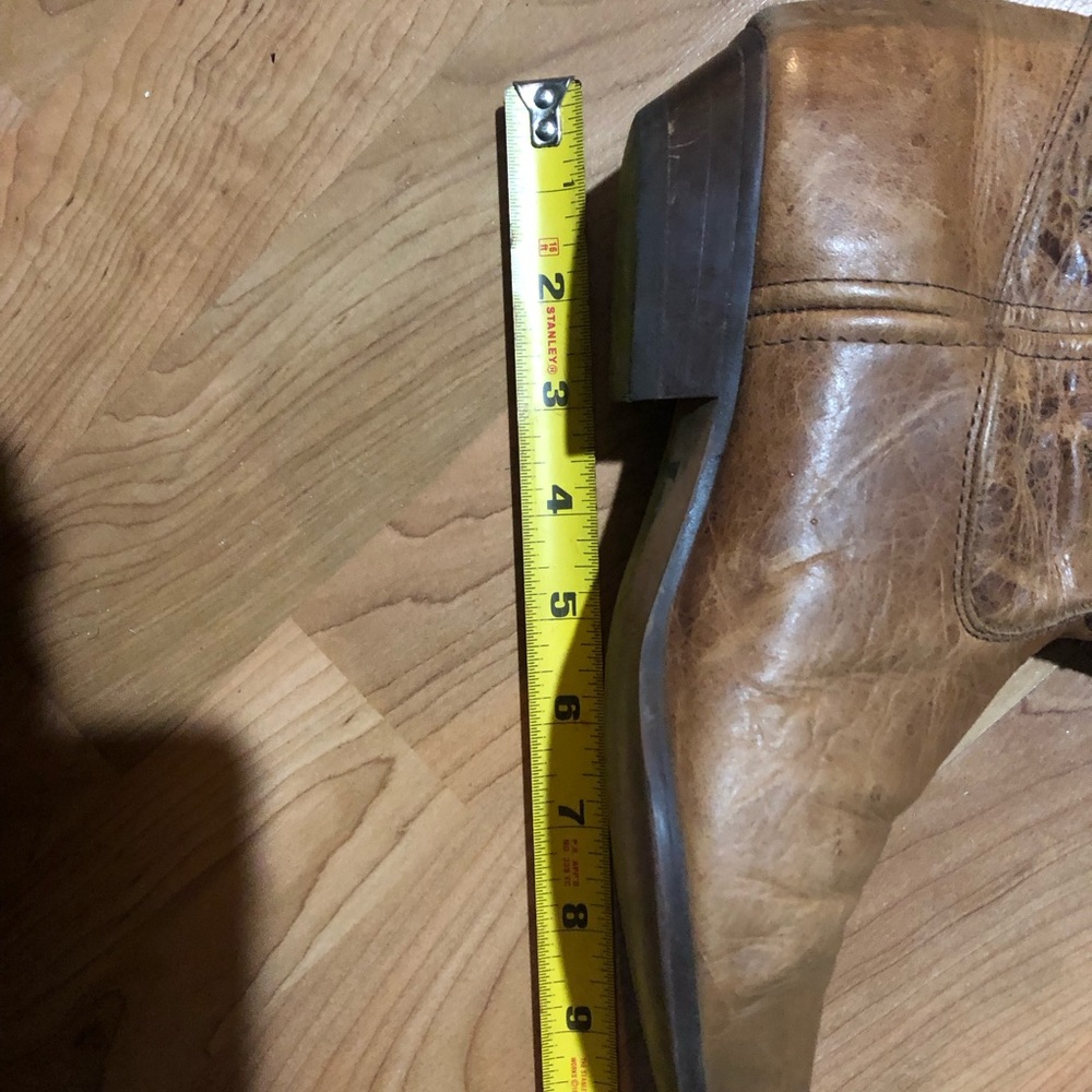 Vintage Laredo cowboy boots with a cowboy hat - Picture 9 of 12